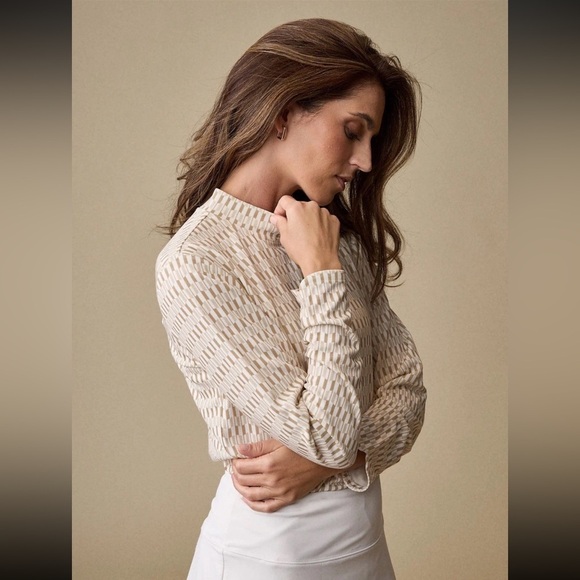 A PUTNAM size S Long Sleeve Keyyhole Top Scored Bisque - Picture 3 of 8